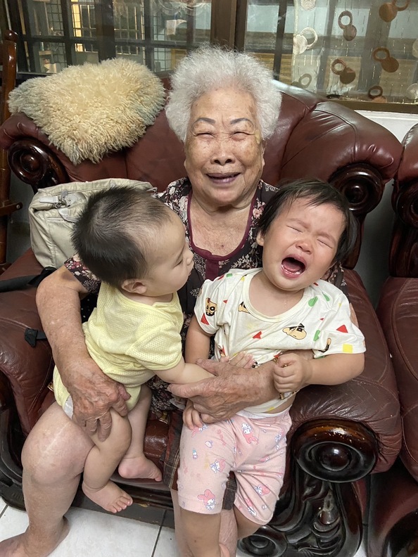 cousin doesn't like to be held by great grandmother